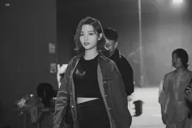 许佳琪下班饭拍，今天也是帅girl，眼里有光的kiki图片
