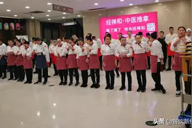 我在海底捞做了6个月服务员：没有关系，晋升永远轮不到你图片