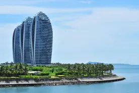 三亚凤凰岛夏天玩不够，住地标酒店，吹海风赏海景，学生党都夸好图片