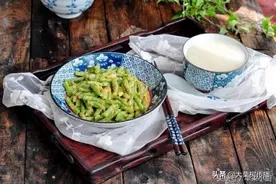 咸蛋黄炒豆角：青豆角就像镀了一层黄金，好味道袭击了我的味蕾图片