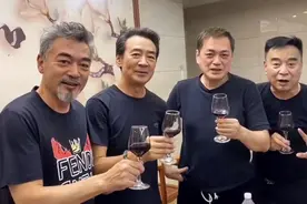 四大老爷专用户齐聚，65岁寇振海状态年轻，汤镇宗却老到认不出图片