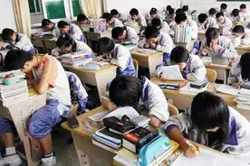 重点高中班主任：高中生最不碰的3样东西，碰了高考基本无望图片