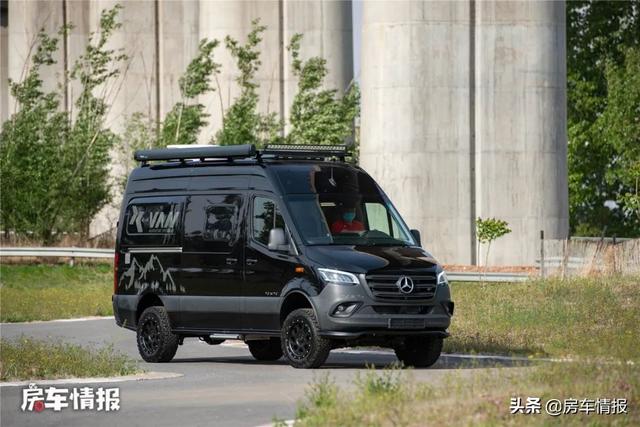 峰值扭矩1000牛米的房车见过么？配4驱厨卫齐全住2人，这品牌够硬