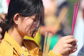 烧香只点三、六、九根，原因你可能不知道？图片