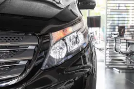 30万级的两款奔驰大七座，一款配2.0T，一款配1.3T，哪一款更值？图片