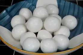 汤圆插上牙签，瞬间变美食，外面都买不到，第一次见这种做法图片
