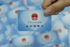 真正“一卡通”！年底前，你的社保卡能当“身份证”用了图片