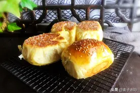 松软香甜的脆底小面包，包点馅料更好吃，做法很简单，越吃越想吃图片