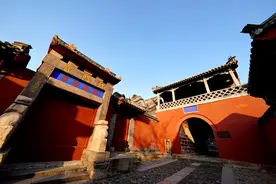泰山见闻：说山上东西都是挑来的，吃一顿饭要多少钱？不敢相信啊图片