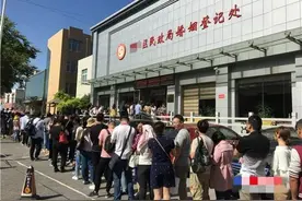 来领一张结婚证图片