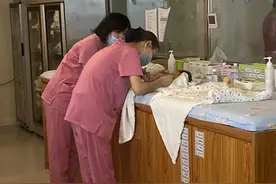 有一种“糊涂”叫妈妈用开水烫奶瓶，自己是省事了，却坑惨了娃图片