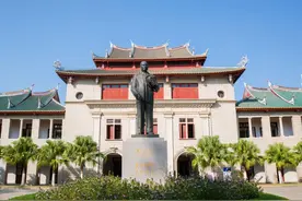 “最穷富豪”裸捐千亿身家！曾求学于厦门，儿子却沦为司机图片