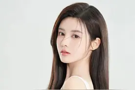 理性的人活的风声水起，感性的人活的千疮百孔。 ​图片