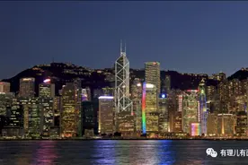 呐！做香港公务员呢，最紧要就是学阿sir啦图片