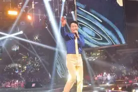 媒体曝黎明演唱会宣布再婚，舞台上表白太太，承认其天王嫂身份图片