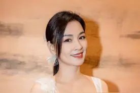 50岁张庭美到炸，冻龄性感比美不输林志玲图片