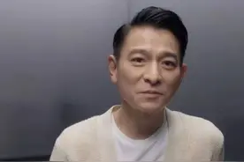 刘德华被质疑没流量？出道40年不显老态，半个娱乐圈都是他粉丝图片