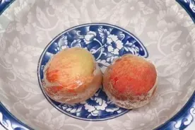 吃了多年桃子才知道，原来去除桃毛这么简单，学会了受用一生图片