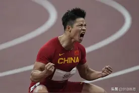 苏炳添0奖牌荣膺旗手!父亲农民母亲保姆,初中逃课打球被教练看中图片