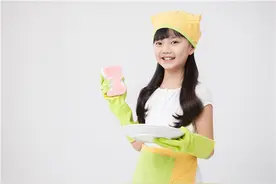 妈妈让14岁女儿帮忙洗碗，女儿：我不洗，洗碗是件很低贱的事图片