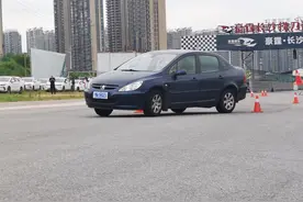 法系标致307麋鹿测试图片