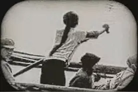《我送亲人过大江》，一张老照片背后的故事-寻找“背影小姑娘”图片
