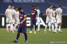 全网热议巴萨2-8拜仁！3亿买来的人，2个在替补，1个在对面鼓掌图片