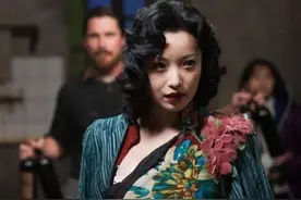 金陵十三钗唯一幸存者玉墨，代替学生受日军侮辱后，最后咋样了？图片