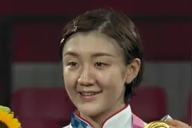 国乒凡尔赛，刘国梁教如何展示国旗，2金牌也就那样，人间止藤片图片