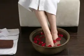 打工人！快来抄养生高才生孙俪的泡脚作业图片