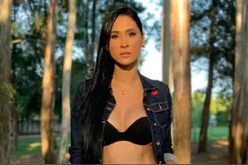 最强辣妈！36岁女排奥运冠军敞开上衣秀好身材，风情万种明艳动人图片