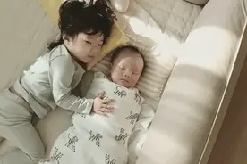 二胎家庭鄙视链：父母是真爱，老大是顺带，老二也太心酸了图片