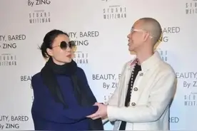 51岁王菲不服老，西装裤配红鞋却穿成五五身，这是什么新时尚？图片