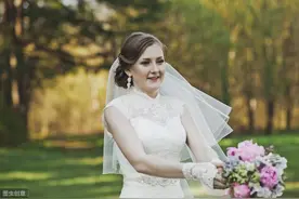 儿媳月薪两万，买只榴莲被婆婆训斥败家，亲家母一番话她哑口无言图片