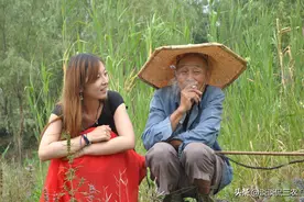 相比城里的老人，农村老人的生活比较艰难，三个对比，让人心酸图片