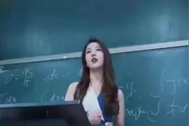 北科大美女老师走红，撞脸金喜善，学生上课都要提前抢座位图片