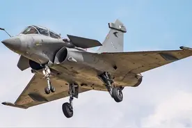 同样是欧洲先进的四代机，阵风战斗机与台风战斗机谁的实力更强？图片