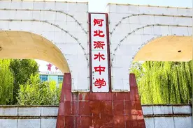 衡中一年近300人被清北录取，任正非多次提出，质疑声为何不断？图片