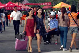大一新生开学，家长要陪同孩子去大学吗？学姐：别省那点车费图片