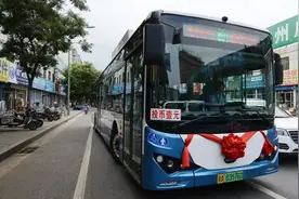 821路、821路支线、36路、322路4条公交车恢复原线运行图片