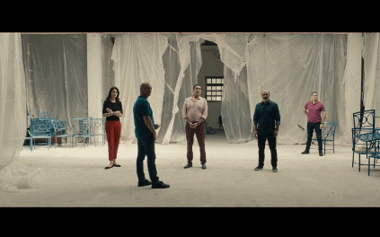 ��13����Ƭ������һ����Ӱ�ڣ������и���