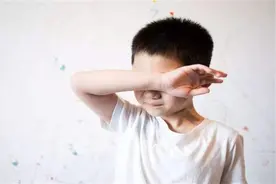 “哄骗式教育”不可取，父母要正视孩子需求，拒绝“积极哄骗”图片