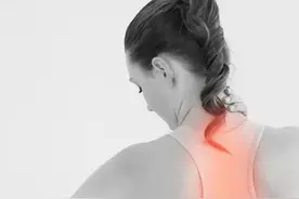 胸背、肩胛骨区域疼痛是咋回事？医生告诉您11种病因及应对方法图片