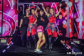 是体育更是娱乐秀，职业搏击的出场仪式图片