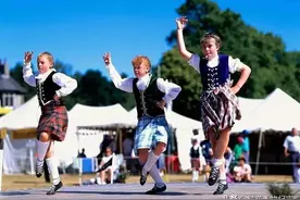 为何英国人光屁屁穿裙子：聊聊苏格兰格子裙的文化意义和历史渊源图片