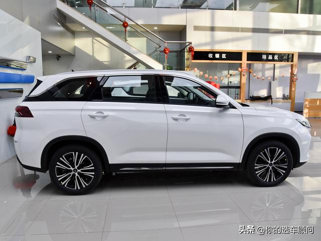 长度超4米7的领先尺寸SUV，低价高配油耗低，实拍长安欧尚X7