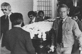 当年为李小龙扶灵6大神秘人是何来头？原来个个都是惹不起的大佬图片