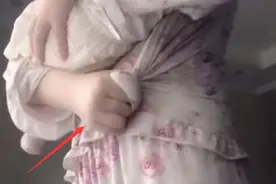 妈妈抱娃“小动作”火了，只有当妈的才懂，看看你是不是也秒懂？图片