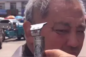 浙江一男子宣传理发器，路过的大爷全部变成光头，小表情引人爆笑图片