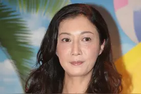 吴绮莉元旦接父亲来电颇感触，父女37年未见，仅有一张合照留念图片
